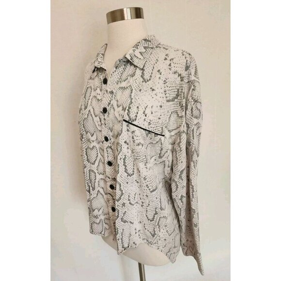 Pam & Gela Snake Print Oversized Shirt Size Small Gray - Picture 7 of 8